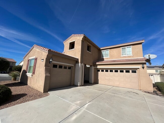 Building Photo - 4 bedroom 2.5 Bath 2-Story Corner Lot Home...