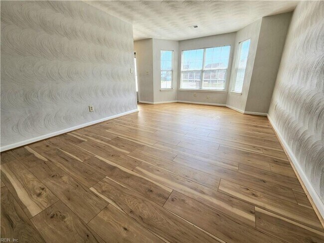 Foto del edificio - Completely Renovated 4 Bed Single Family!