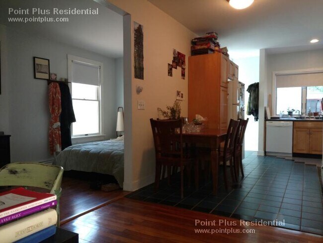 Building Photo - 26 Hingham St