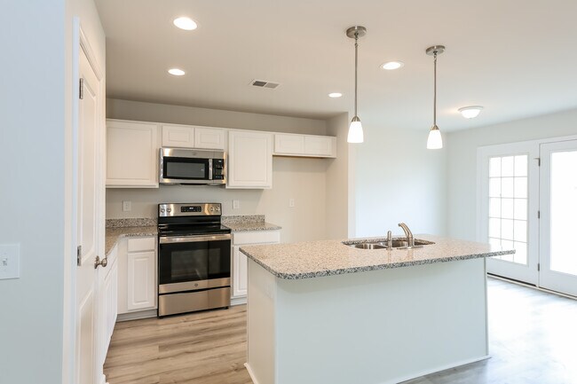 Foto del edificio - 229 Celebration Ave