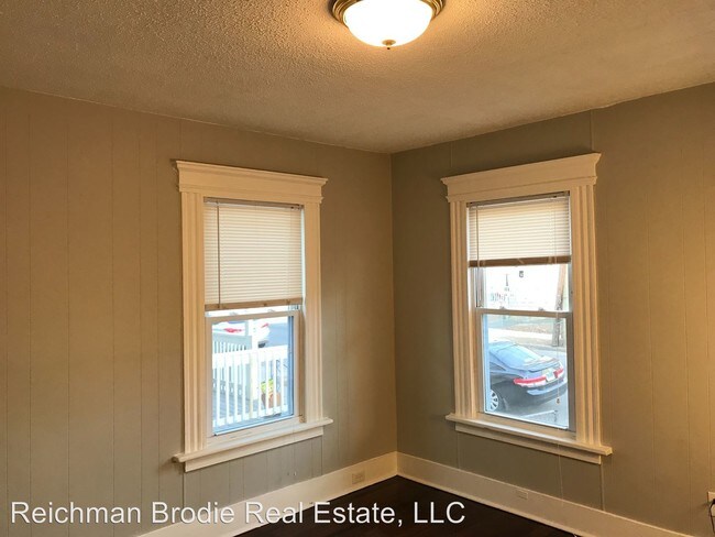 Building Photo - 402 Poplar St