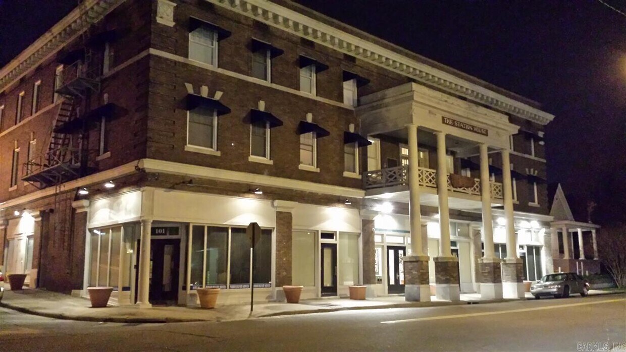 Primary Photo - 101 S Victory St