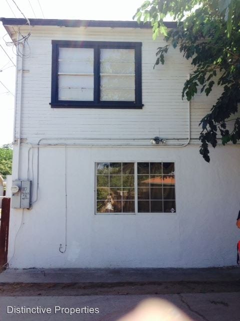 Building Photo - 110 1/2 Niles St