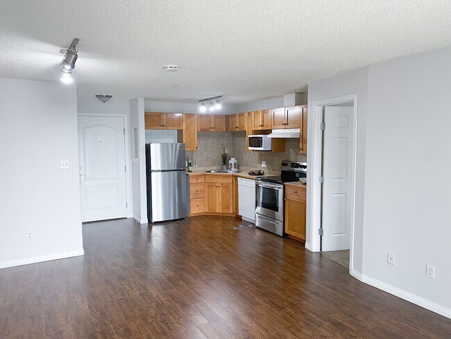 Building Photo - 3425-319 19 St NW