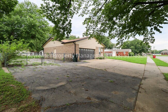 Foto del edificio - 11621 N 103rd E Ave