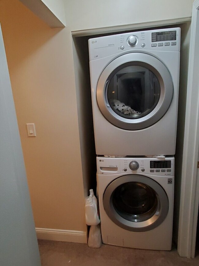 Washer & Dryer - 492 Tournament Dr