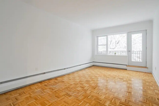 Building Photo - 1000 Av Pratt