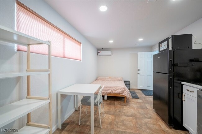 Building Photo - 100 N Ocotillo St