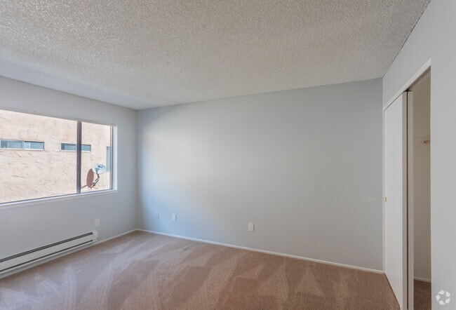 Building Photo - Del Coronado Apartments