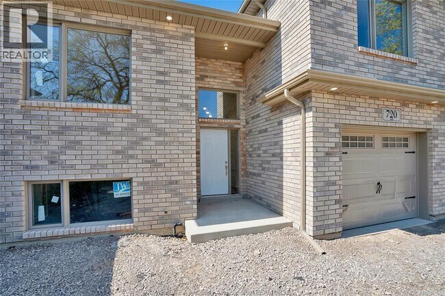 Building Photo - 720 Grand Marais Rd E