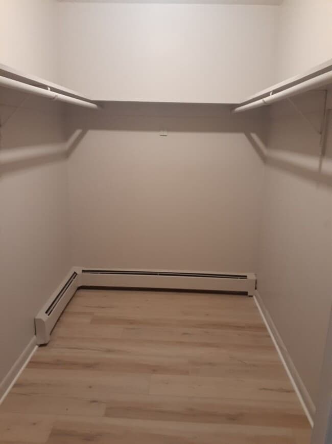 Building Photo - RIVERSIDE CHATEAU ASSOCIATES LP