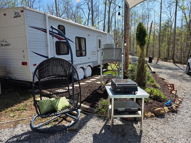 Building Photo - LONG TERM RENTAL! Camper 5 minutes from Nolin Lake.