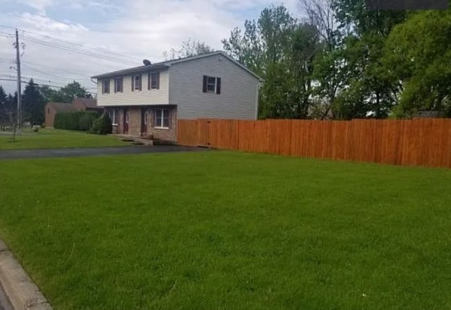 Building Photo - 901 White Birch Ln