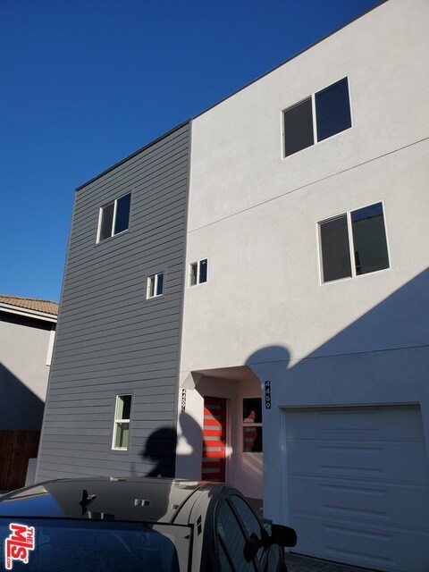 Primary Photo - 4459 Rosewood Ave
