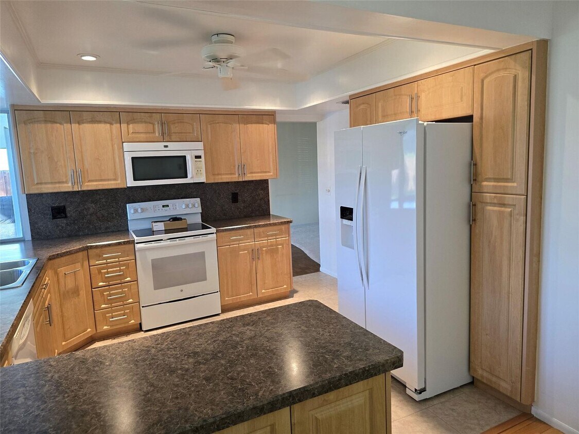 Primary Photo - 9361 SW 56th St