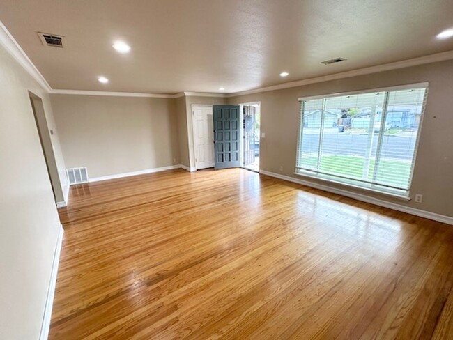 Building Photo - Dublin 3 bd/2 ba., 2 year lease, pool, Gre...