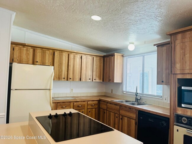 Building Photo - 1612 Cocoa Bay Blvd