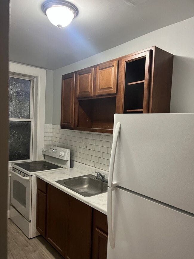 Building Photo - Remodeled Home - Feltonville