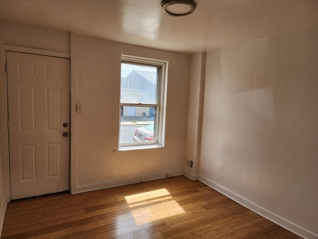 Foto del edificio - 221 N Scott St