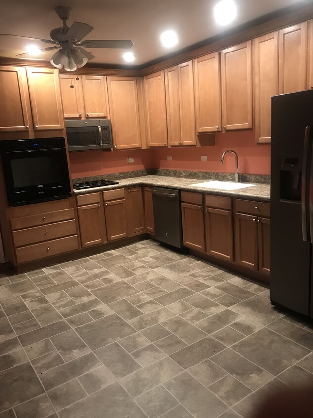 Kitchen - 2515 E Cass St