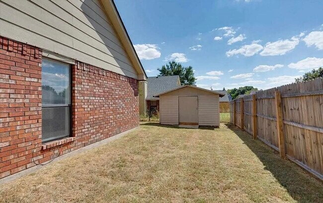 Building Photo - 3505 NE Buckingham Ln