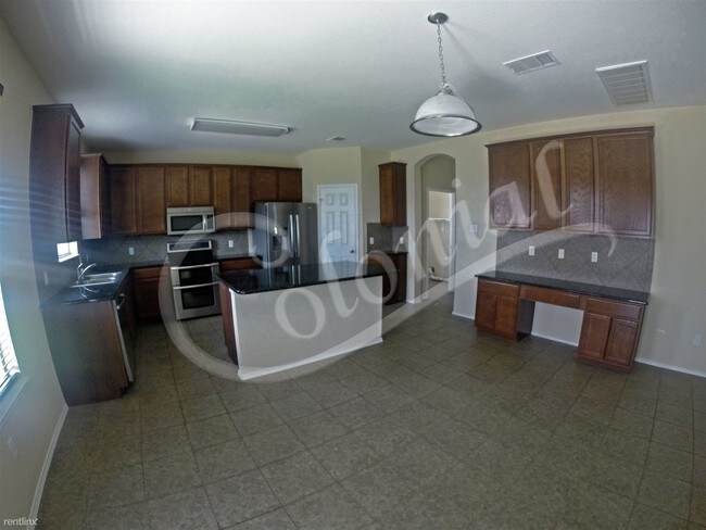 Building Photo - 2512 White Moon Dr