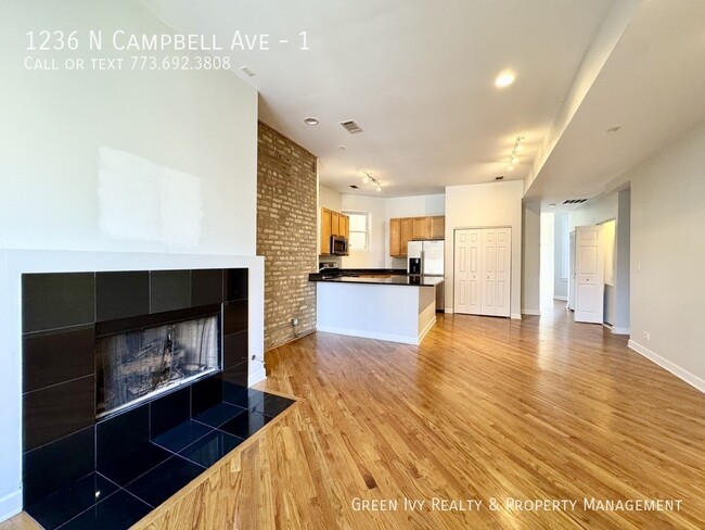 Building Photo - 2 Bed/2 Bath Condo In Ukrainian Village Gr...