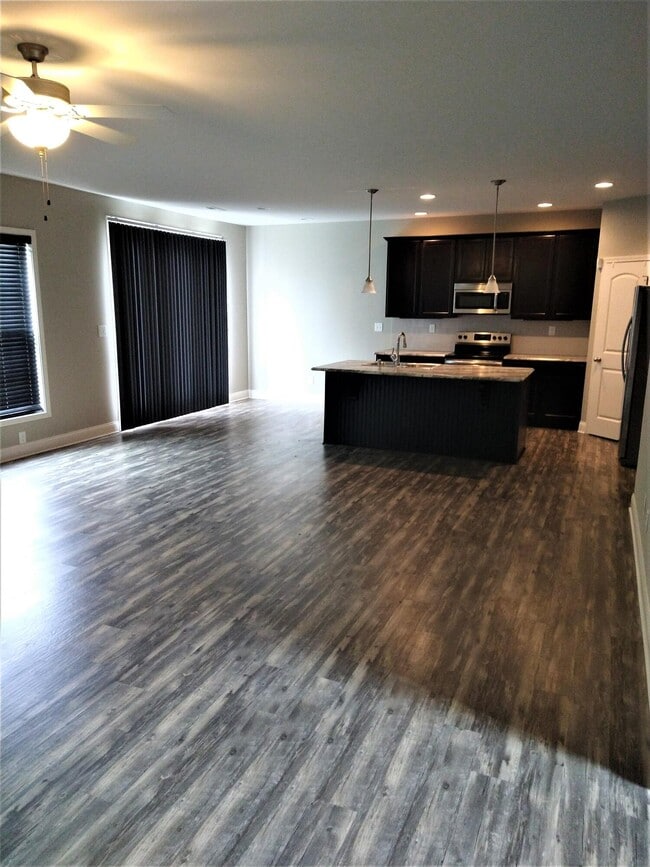 Building Photo - 136 Amen Corner Way