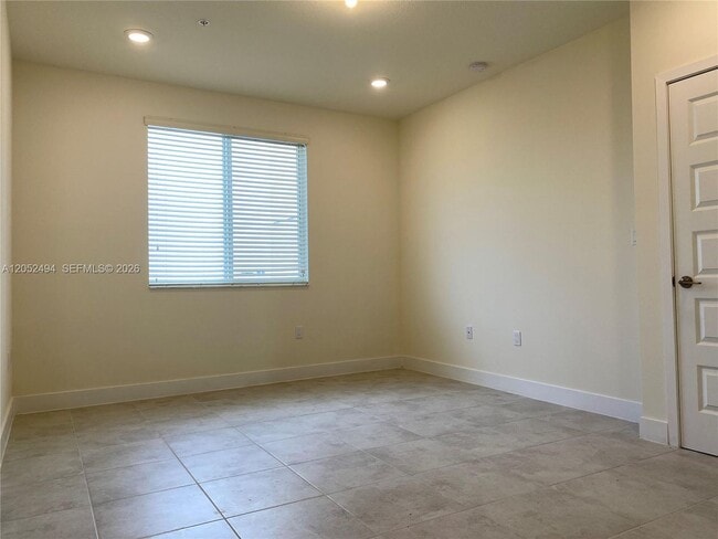 Foto del edificio - 6455 NW 103rd Pl