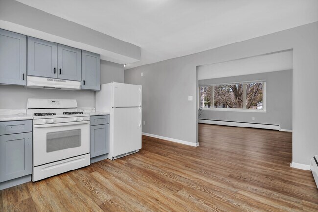 Kitchen View to Living Room - 908 John St