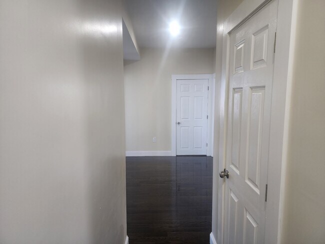 Building Photo - 609 Morton St