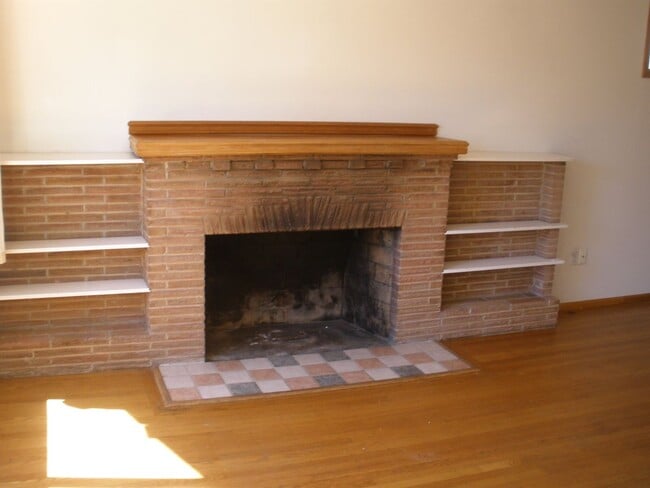 Building Photo - Greenlake / Greenwood Craftsman Home