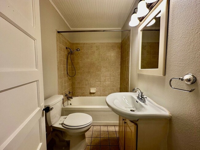 Building Photo - Cozy 3/2 in Kerrville