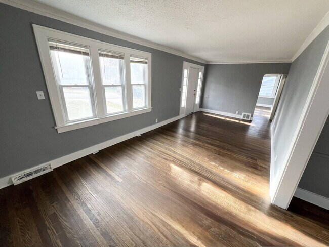 Foto del edificio - Beautiful 3 Bedroom , 2-Bath Home In Kansas City