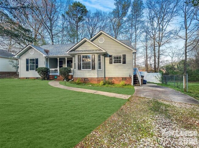 Building Photo - 5933 Ruth Dr