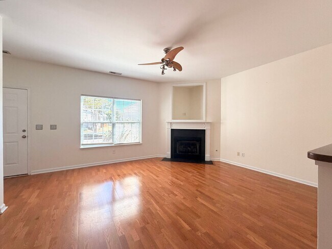 Foto del edificio - Spacious 3BR/3BA AVAILABLE NOW!