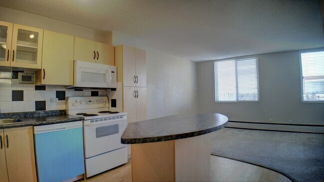 Photo du bâtiment - 11147 Whyte Ave NW