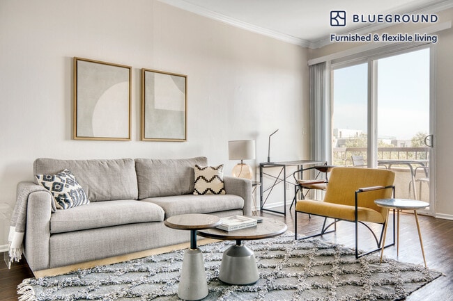 Building Photo - 467 S Arnaz Dr