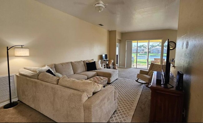 Foto del edificio - 2494 Greendale Pl