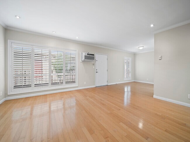 Foto del edificio - 837 N West Knoll Dr