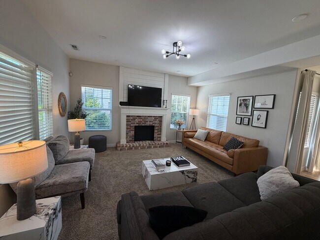 Foto del edificio - 4481 Iron Mountain Dr