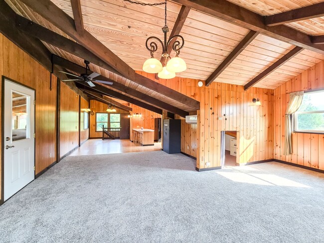 Building Photo - AVAILABLE NOW - Charming Countryside Studio