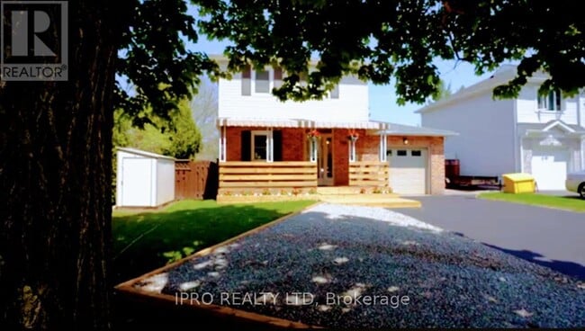 Building Photo - 945 Vance Crescent