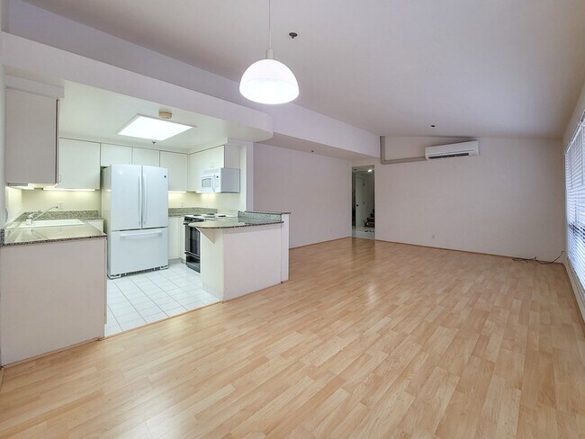 Foto del edificio - Rarely Available 2BR / 2.5Bath / 2 Parking Carport with 2 Storage Lockers at Nuuanu Streamside!