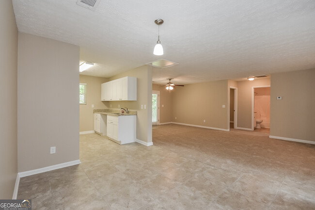 Building Photo - 2057 Faith Cove