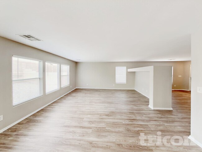 Building Photo - 3144 McLennan Ave