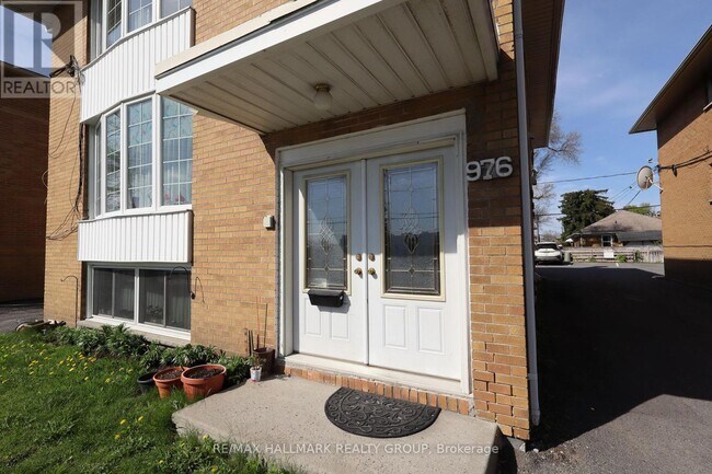Photo du bâtiment - 976 St. Laurent Blvd