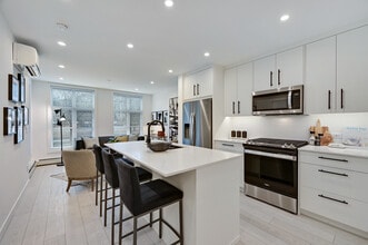 Building Photo - 924 Memorial Dr NW