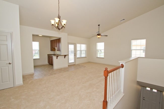 Building Photo - 2058 Shady Oak Dr