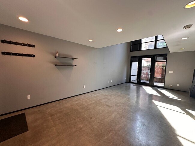 Building Photo - Modern Townhome in Georgetown!  Available ...